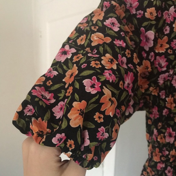 New Puff Sleeve Floral Blouse 💐 - Picture 6 of 11